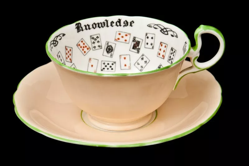 These Fortune-Telling Tea Cups Made Divination Easy   